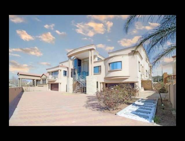 5 BEDROOM HOUSE FOR SALE IN BLUE VALLEY GOLF ESTATE